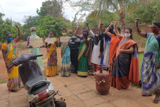 arjat Nationalist Women's Front protests against petrol and diesel price hike