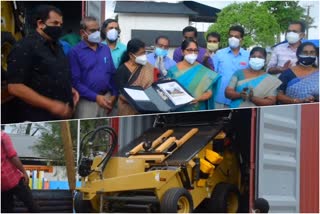 kollam beach  Beachcleaning  Beach  mercykutty amma  ജെ. മേഴ്സികുട്ടിയമ്മ  ബീച്ച് ക്ലീനിങ് സര്‍ഫ് റേക്ക്  തീരദേശ വികസന കോര്‍പ്പറേഷന്‍  കൊല്ലം ബീച്ച്