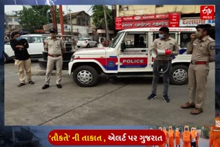 ખંભાળીયામાં વાવાઝોડાને લઈ પોલીસ વિભાગે તકેદારીના ભાગ રૂપે દુકાનો બંધ રાખવા સૂચના આપી