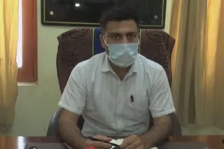 Jk-ram-02-Asstant labour commissioner Ramban urges labourers to get vaccinated themselves-avb-jk10007