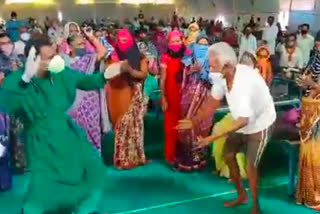 covid affected senior citizens dance ,  jamkhed corona care center ,  zingaat corona dance ,  झिंगाट गाण्यावर डान्स व्हिडिओ ,  जामखेड कोरोना सेंटर ,  जामखेड कोरोना