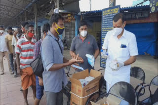 ஆதரவற்றோருக்கு பிரியாணி வழங்கிய பாஜக பொருளாளர் முத்துராமன்!