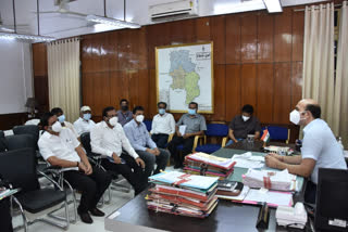 Collector Sarveshwar Narendra Bhure took meeting of BSP officers on problem of drinking beige water in Bhilai township in durg