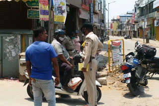 393 vehicle seized, 393 vehicle seized by Shivamogga police, 393 vehicle seized by Shivamogga police in Curfew violation, 393 ವಾಹನ ಜಪ್ತಿ, ಕರ್ಫ್ಯೂ ನಿಯಮ ಉಲ್ಲಂಘಿಸಿದ 393 ವಾಹನ ಜಪ್ತಿ, ಶಿವಮೊಗ್ಗ ಪೊಲೀಸರಿಂದ ಕರ್ಫ್ಯೂ ನಿಯಮ ಉಲ್ಲಂಘಿಸಿದ 393 ವಾಹನ ಜಪ್ತಿ,