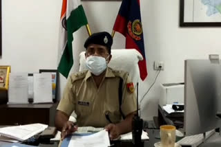 violent mentally ill patient controlled by delhi police