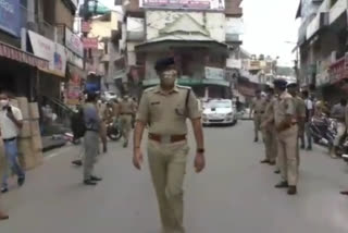 Police took out route march in Hamirpur, हमीरपुर में पुलिस ने निकाला रूट मार्च