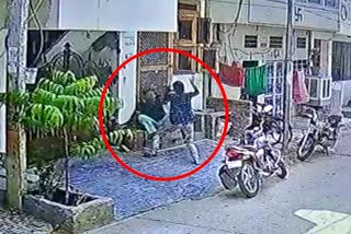 jaipur latest news  Video viral of a girl beating a lawyer  Video viral news  lawyer beating in jaipur  latest viral video  जयपुर की ताजा खबर  वायरल वीडियो  वकील की पिटाई  Lawyer beating  युवती का वीडियो बनाते हुए वकील