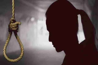 daughter-of-college-professor-committed-suicide-in-godda