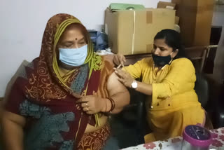 corona vaccines in delhi  corona vaccination in delhi  east sagarpur government dispensary  corona vaccines for 45th years  ईस्ट सागरपुर सरकारी डिस्पेंसरी  सरकारी डिस्पेंसरी में कोरोना वैक्सीन  दिल्ली में कोरोना वैक्सीनेशन