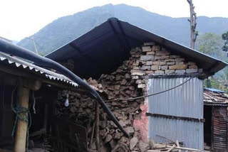 several houses destroyed in nepal earthquake news  3 injured in nepal earthquake news  nepal lamjung earthquake latest news  nepal earthquake latest news  നേപ്പാള്‍ ഭൂചലനം പുതിയ വാര്‍ത്ത  നേപ്പാള്‍ ഭൂചലനം മൂന്ന് പേര്‍ക്ക് പരിക്ക് വാര്‍ത്ത  നേപ്പാള്‍ ലാംജങ് ഭൂചലനം പുതിയ വാര്‍ത്ത