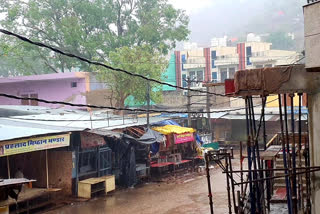Torrential rain in Mehandipur Balaji due to tauktae storm, मेहंदीपुर बालाजी में तौकते को लेकर मूसलाधार बारिश