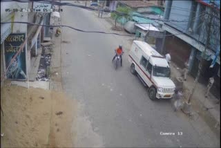 Two bike-borne criminals attempted to loot a cash van