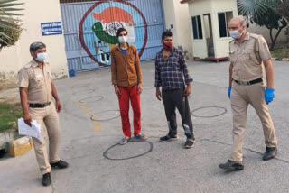 delhi police arrested 2 accused in mohan garden