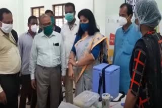 Aparajita Sadangi visited the vaccination center