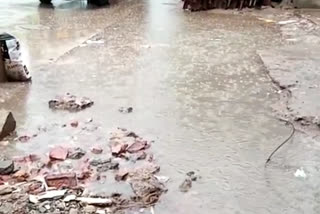 life affected due to rain in mayapuri delhi