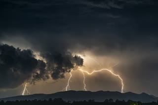 father-dies-due-to-lightning-fall