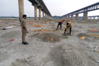 soil put on dead bodies in prayagraj