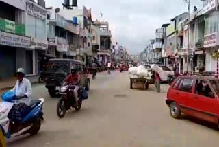 heavy crowd in chickmagaluru market area