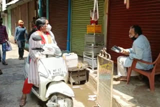 SDM talking to shopkeeper