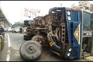 Road jam due to overturning of truck near Arthala metro station in Ghaziabad