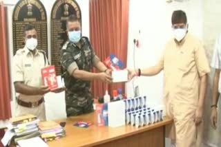 mla-raj-sinha-handed-over-corona-anti-mouth-spray-to-ssp