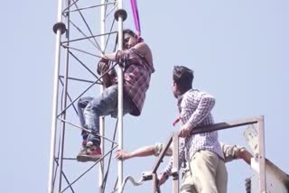 young man hanged himself on the tower in bhopal