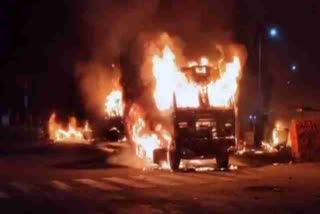 fire-broke-out-after-collision-of-trucks-in-hazaribag