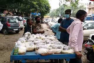 rwa distributing ration in corona period in delhi