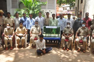 arrest-of-thief-in-hubli