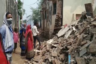 Anganwadi building room collapsed, Anganwadi building collapsed in Bharatpur