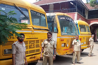 oxygen bus preparing, oxygen bus preparing by NWKRTC, oxygen bus, oxygen bus news, ಆಕ್ಸಿಜನ್ ಬಸ್ ಸಿದ್ಧ, ಆಕ್ಸಿಜನ್ ಬಸ್ ಸಿದ್ದಪಡಿಸಲು ಮುಂದಾದ ವಾಯುವ್ಯ ಕರ್ನಾಟಕ ಸಂಸ್ಥೆ, ವಾಯುವ್ಯ ಕರ್ನಾಟಕ ಸಂಸ್ಥೆ, ವಾಯುವ್ಯ ಕರ್ನಾಟಕ ಸಂಸ್ಥೆ ಸುದ್ದಿ,