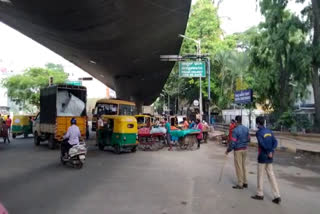 heavy traffic in k r market of bangalore