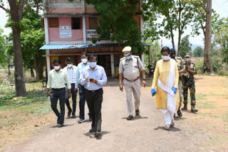 Samples of passengers being taken for corona test at Gatapar Jungle Checkpost in Rajnandgaon