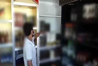 शराब दुकान में हुई चोरी, Theft in a liquor store