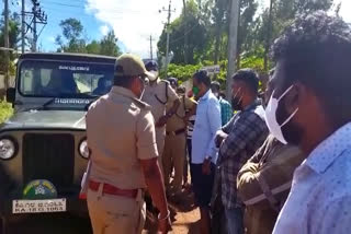 chickmagaluru people outrage against officers who violating rules