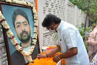 cm hemant pays tribute to rajiv gandhi and durga soren