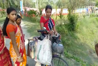 female-cloth-seller-at-kirtanpara