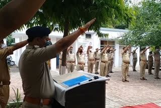 Barabanki: Police officers took oath on the occasion of Anti-Terrorism Day