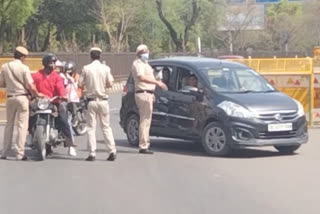Police are very cautious in Lado Sarai area of South Delhi in lockdown