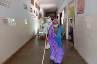 80-year-old-elderly-woman-recovers-from-corona-infection-in-surguja