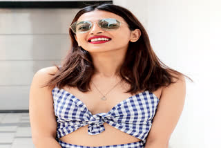 Radhika Apte receives first jab of COVID-19 vaccine  கரோனா தடுப்பூசி போட்டுக்கொண்ட 'ராதிகா ஆப்தே'!