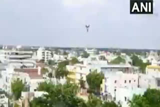 Telangana: Suryapet Police uses drone cameras to ensure proper implementation of lockdown regulations  സൂര്യപേട്ട് പൊലീസ്  സൂര്യപേട്ട് പൊലീസ് ഡ്രോൺ നിരീക്ഷണം  ഡ്രോൺ നിരീക്ഷണം  തെലങ്കാന  തെലങ്കാന ലോക്ക്‌ഡൗൺ  ലോക്ക്‌ഡൗൺ ഡ്രോൺ നിരീക്ഷണം  തെലങ്കാന ലോക്ക്‌ഡൗൺ ഡ്രോൺ നിരീക്ഷണം  lockdown regulations  Suryapet Police  Suryapet Police drone camera  drone camera  Telangana