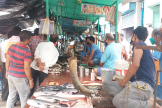 বেনাচিতি বাজারকে খোলা ময়দানে স্থানান্তরিত করা হল