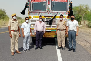 बाड़मेर न्यूज़, illegal liquor-laden truck, बाड़मेर में आबकारी विभाग