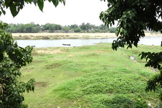 Bharathapuzha in Pattambi  പട്ടാമ്പി ടൗണിൽ ഭാരതപ്പുഴയിലെ കയ്യേറ്റങ്ങൾ ഒഴിപ്പിക്കാന്‍ നടപടി ആരംഭിച്ചു  encroachments in Bharathapuzha in Pattambi  താലൂക്ക് സർവേയറുടെ നേതൃത്വത്തിലാണ് സർവേ ആരംഭിച്ചത്.  The survey was started under the leadership of the Taluk Surveyor.  താലൂക്ക് സർവേയറുടെ നേതൃത്വത്തിൽ സർവേ നടക്കുന്നത്