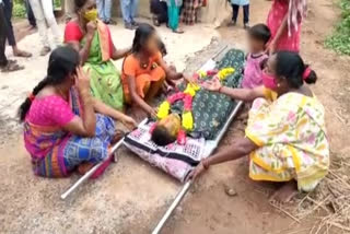 protest with dead body on road in bapulapadu mandal
