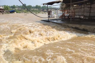 hundreds-of-shops-submerged-due-to-floods-in-ramgarhs-bhairavi-river