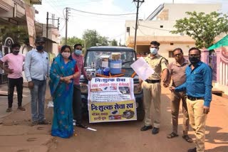 policeman helping needy in bemetara