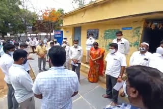 ysrcp leaders protest at gandlapenta ysrcp leaders protest at gandlapenta mro officero office