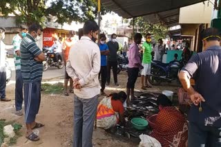 heavy crowd in mandya market